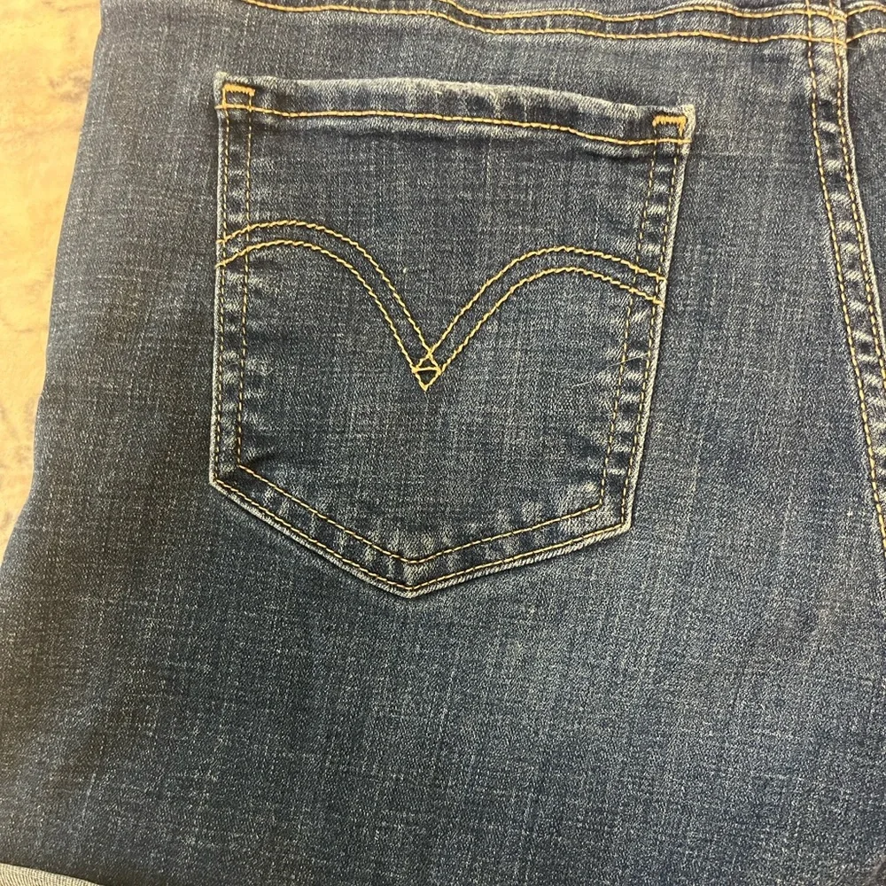 Levi's Women's mid rise Dark Blue Rolled-Hem Denim Shorts - Picture 7 of 7